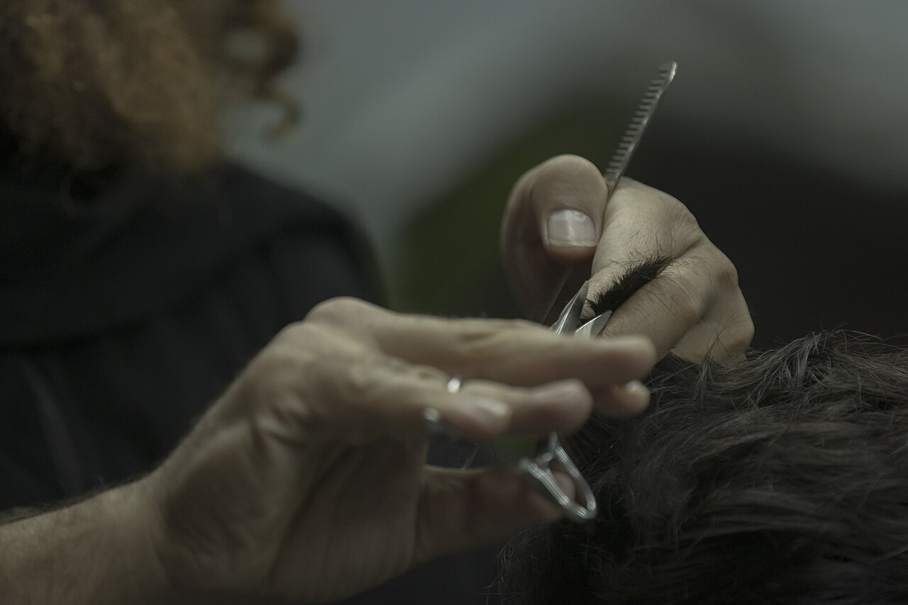 A barber's razor at work, close up